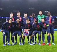 包含巴黎圣日耳曼主场大胜，实现连胜并稳坐榜首的词条